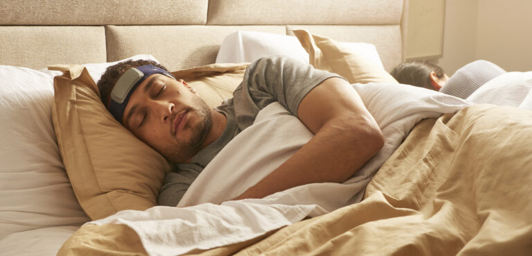 Gadżety wspomagające sen – technologia, która pomoże ci spać lepiej