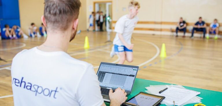 Słaba kondycja fizyczna młodych Polaków. Rehasport i Wisła Płock pokazują, jak to zmienić