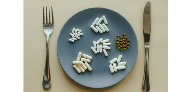 Suplementy diety w social mediach. Influencerzy pod lupą